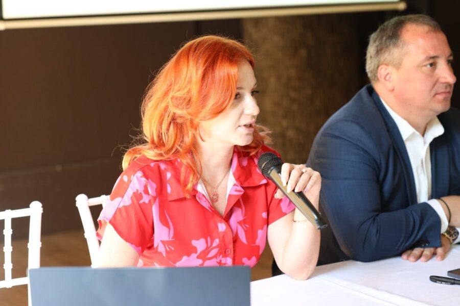 photo_5339274975137363049_y