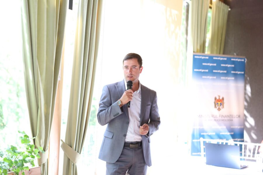 photo_5339274975137363051_y